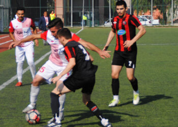 Ülküspor Zirveyi Bırakmıyor