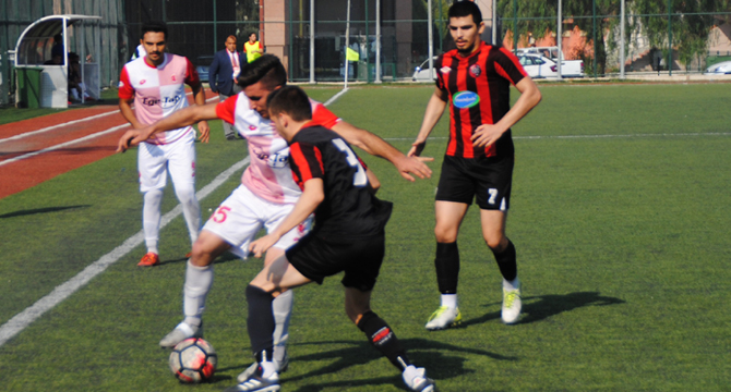 Ülküspor Zirveyi Bırakmıyor