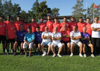 FOÇA BELEDİYESPOR TOPBAŞI YAPTI