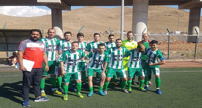 ULUKENT GENÇLİK ZİRVEYİ BIRAKMADI