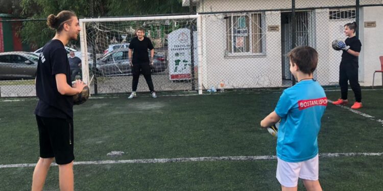 BOSTANLISPOR KALECİ OKULUNU AÇTI