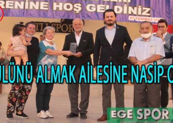 ÖDÜLÜNÜ ALMAK AİLESİNE NASİP OLDU