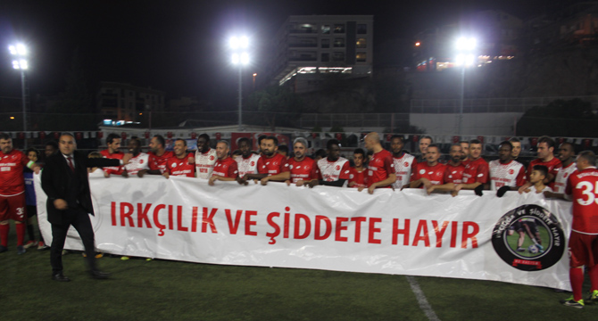 Irkçılığa ve Şiddete Karşı Sahada Ter Döktüler