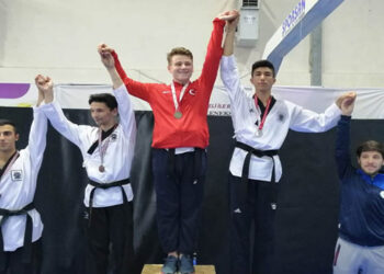 BAYRAKLI TAEKWONDO’DA MADALYAYA DOYMUYOR