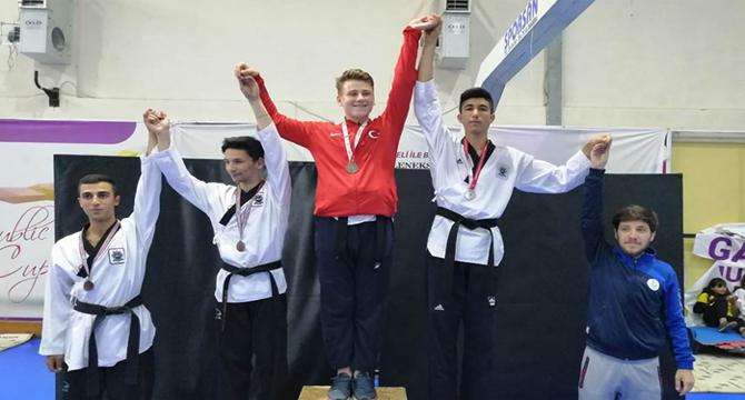 BAYRAKLI TAEKWONDO’DA MADALYAYA DOYMUYOR