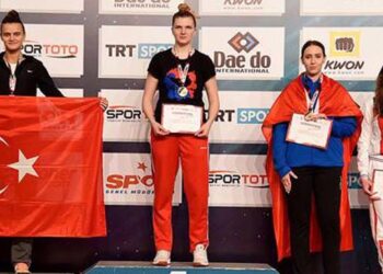 İZMİR BŞB’DEN İKİ BRONZ MADALYA