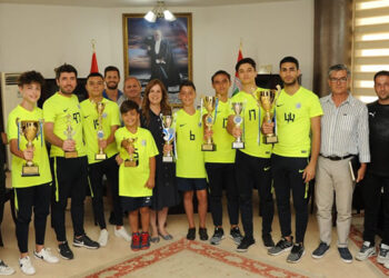 Başkan Çalkaya’ya Kaptanlar ve Antrenörlerden Kupalı Ziyaret