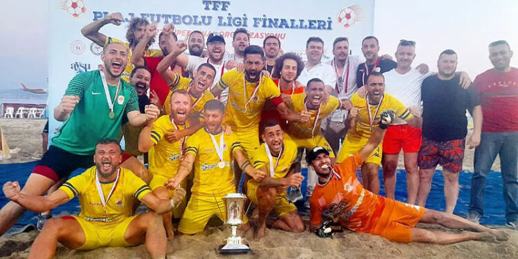 TFF PLAJ FUTBOLU LİGİ’NDE ŞAMPİYONLUĞU SEFERİHİSAR CİTTİ SLOW KAZANDI