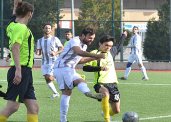 İZMİR BELEDİYESPOR LİDERLİĞE YÜKSELDİ