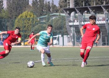 Bornova Belediye, Yamanlar’ı Penaltılarda Geçti