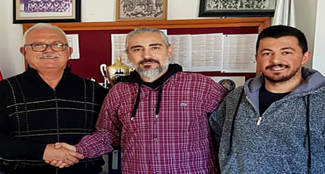 ÇEŞME BELEDİYESPOR’DA GÜRHAN DİZLEK İMZALADI