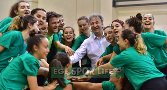 BORNOVA’NIN SULTANLARI 2. LİG YOLUNDA
