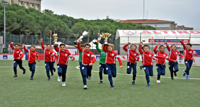 7 KUPALI ŞAMPİYON