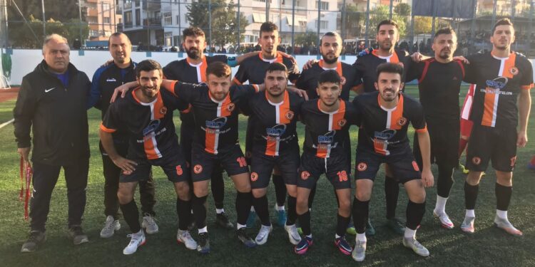 KARABAĞLAR FK, LİDERLİĞİ BIRAKMADI