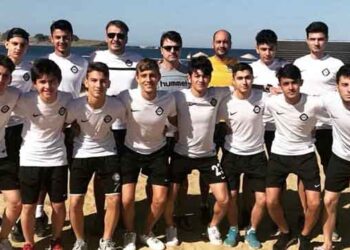 ALTAY PLAJDA DA FIRTINA GİBİ