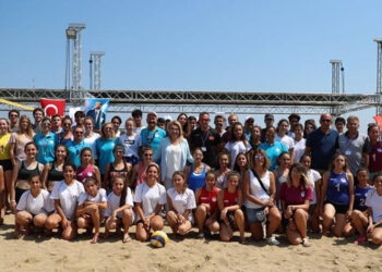 Urla’da Plaj Voleybolu Heyecanı