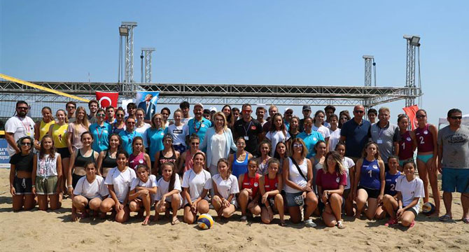 Urla’da Plaj Voleybolu Heyecanı