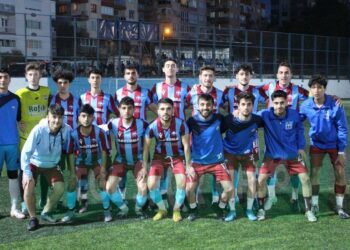 İZMİR 1461 SPOR, 9 KİŞİ KALDIĞI MAÇTA HAFTAYI LİDER TAMAMLADI