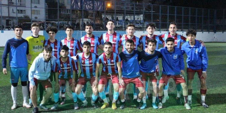 İZMİR 1461 SPOR, 9 KİŞİ KALDIĞI MAÇTA HAFTAYI LİDER TAMAMLADI