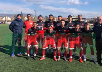 DİKİLİ BELEDİYESPOR’UN ZİRVE İNADI