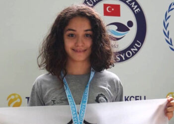 ALTAY HAVUZDA DA FIRTINA GİBİ