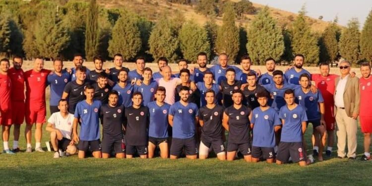 BERGAMA BELEDİYESPOR TOPBAŞI YAPTI