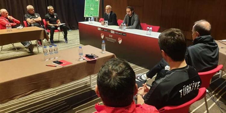 BÖLGE ANTRENÖRLERİ EĞİTİM PROGRAMI BAŞLADI