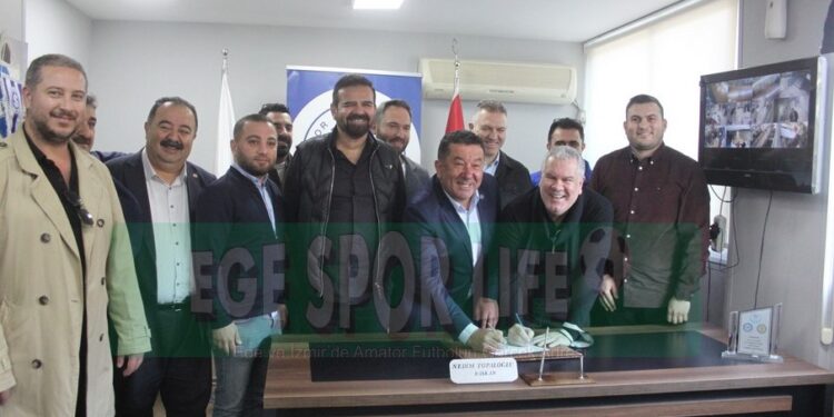 İZMIRSPOR’DA LEVENT ERİŞ İMZAYI ATTI