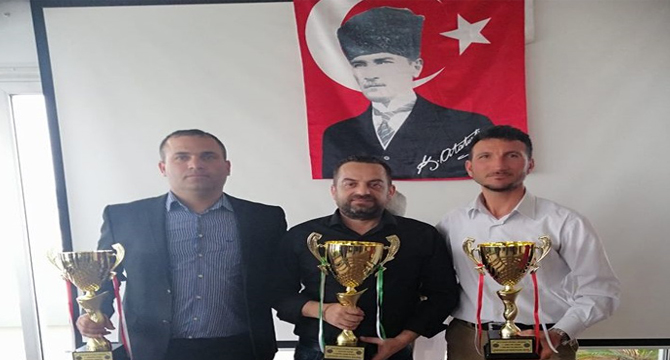 1.AMATÖR’DE KUPALAR TAKDİM EDİLDİ
