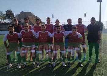 KARABAĞLAR YEŞİLYURT FK, ZİRVE YARIŞINI BIRAKMIYOR