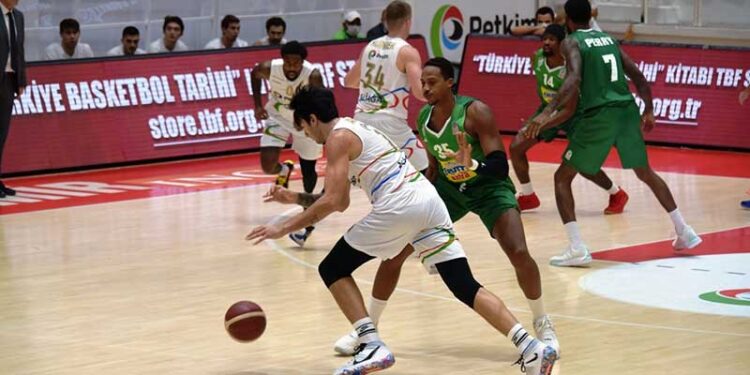 ALİAĞA PETKİMSPOR EVİNDE KAZANDI