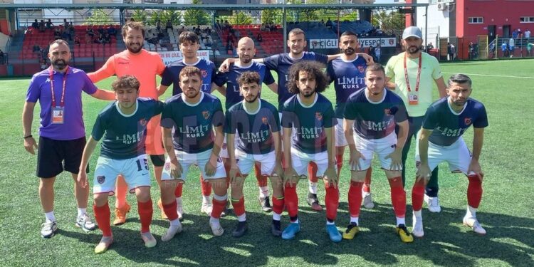 ATAŞEHİR ZİRVE YARIŞINI BIRAKMIYOR