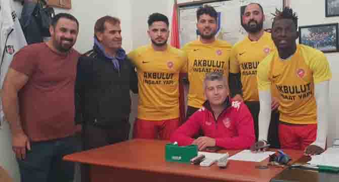 Dikili Belediyespor’da 15 Oyuncu İmza Attı
