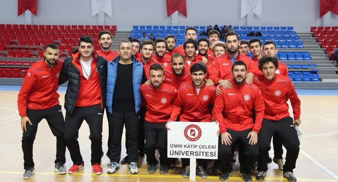 İZMİR’DE FUTSAL ŞÖLENİ