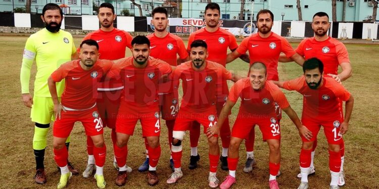 ÇEŞME BELEDİYESPOR, DEPLASMAN GALİBİYETİ İLE LİDERLİĞİNİ KORUDU