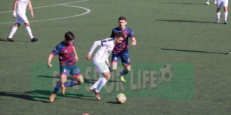 ÖDEMİŞSPOR, ŞAMPİYONLUK İÇİN SON VİRAJA GİRDİ