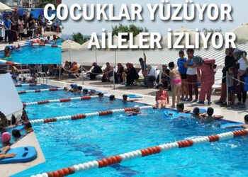 Çocuklar Yüzüyor Aileler İzliyor