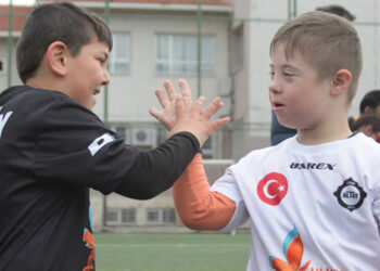 BİR AVUÇ MUTLULUK ONLARINDA HAKKI