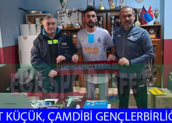 ÇAMDİBİ GENÇLERBİRLİĞİ, GOLCÜ OYUNCUYA İMZAYI ATTIRDI