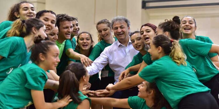 BORNOVA’NIN SULTANLARI 2. LİG’DE
