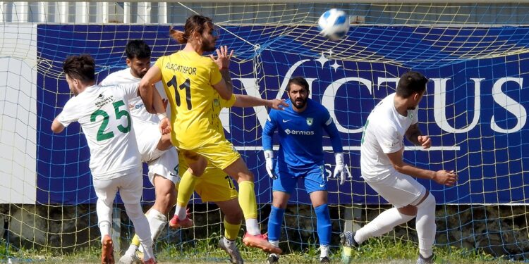 ALAÇATISPOR, SAHASINDA GOLSÜZ BERABERE KALDI