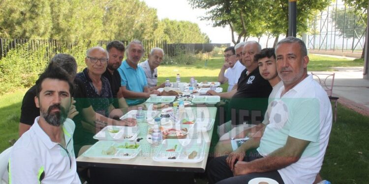 TERTİP KOMİTESİ KAHVALTI SONRASI MORAL DEPOLADI