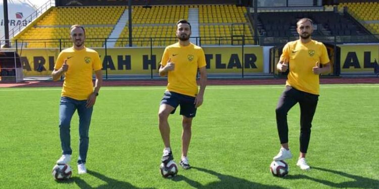 ALİAĞA FK’DA 3 OYUNCU DAHA İMZAYI ATTI