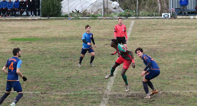 Foça Belediye: 3- Ceyhan Altınyıldız: 0