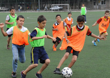 Buca Belediye, Spor Branşları İle Minikleri Eğlendiriyor