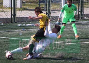 GOLLÜ BAL İZMİR DERBİSİNDE PUANLAR PAYLAŞILDI