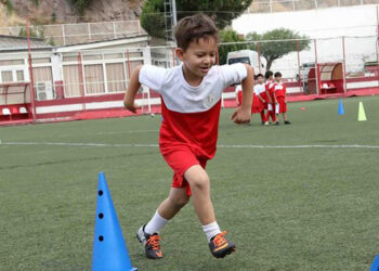 BAYRAKLI’DA 5 BİN KİŞİYE SPOR KURSU