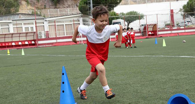 BAYRAKLI’DA 5 BİN KİŞİYE SPOR KURSU