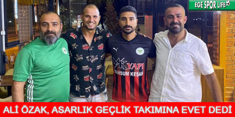 ASARLIK GENÇLİK, ALİ ÖZAK’A İMZAYI ATTIRDI