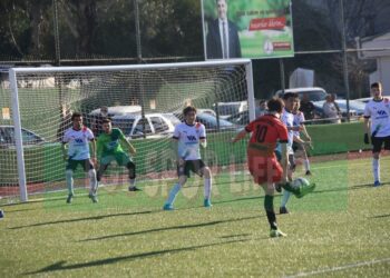 KARŞIYAKA YALISPOR 3 PUANI 4 GOLLE ALDI